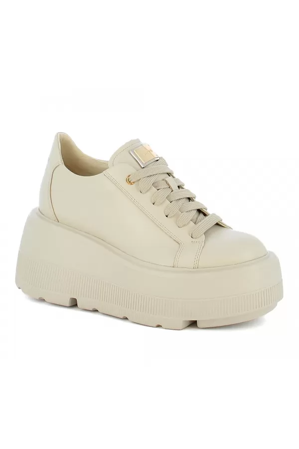 Zobacz Modne beżowe sneakersy  CARINII--B10303-T44-000-000-G36