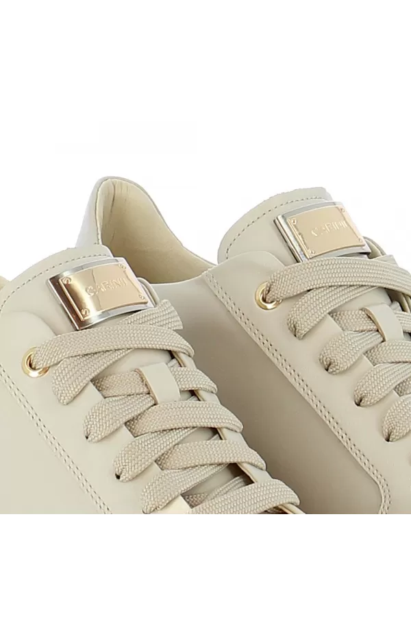 Zobacz Modne beżowe sneakersy  CARINII--B10303-T44-000-000-G36