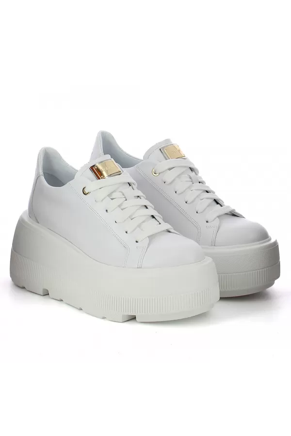 Zobacz Modne białe sneakersy na platformie CARINII--B10303-L46-000-000-G36
