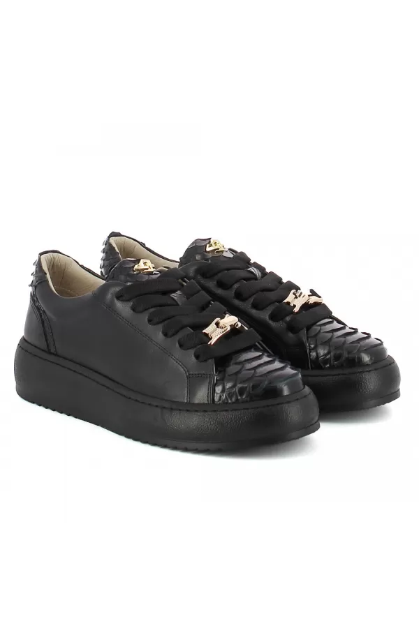 Zobacz Czarne sneakersy z ozdobami CARINII--B10222-E50-000-000-000