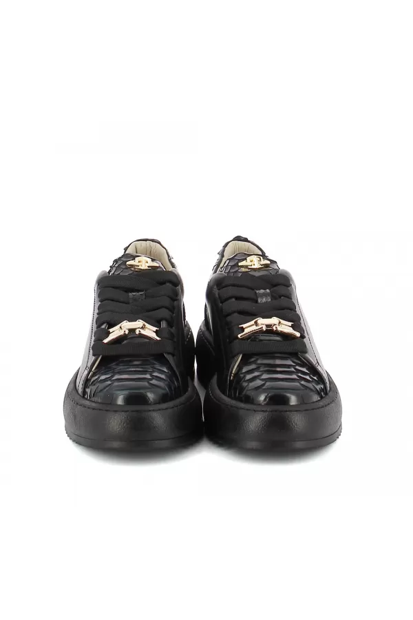 Zobacz Czarne sneakersy z ozdobami CARINII--B10222-E50-000-000-000