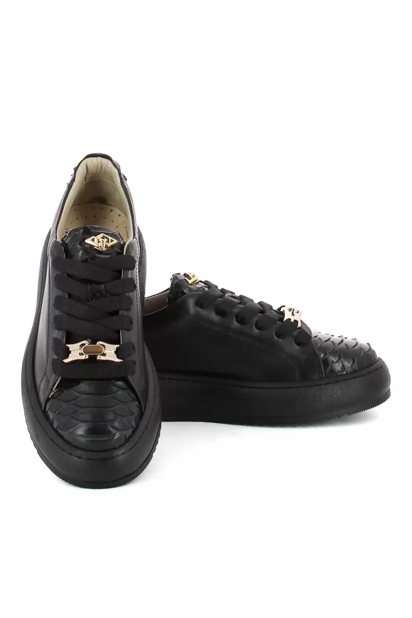 Zobacz Czarne sneakersy z ozdobami CARINII--B10222-E50-000-000-000
