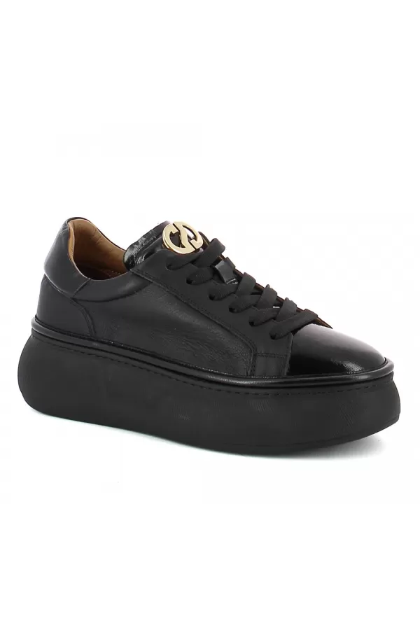 Zobacz Czarne sneakersy lakierowane CARINII--B10223-E50-000-000-000