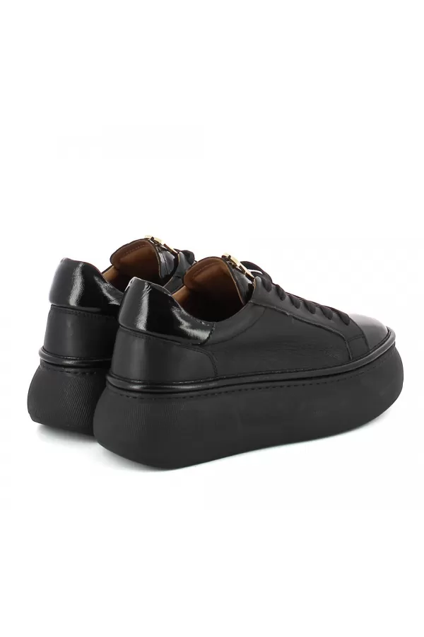 Zobacz Czarne sneakersy lakierowane CARINII--B10223-E50-000-000-000