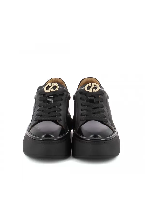 Zobacz Czarne sneakersy lakierowane CARINII--B10223-E50-000-000-000