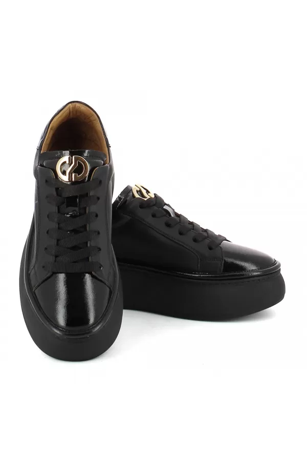 Zobacz Czarne sneakersy lakierowane CARINII--B10223-E50-000-000-000