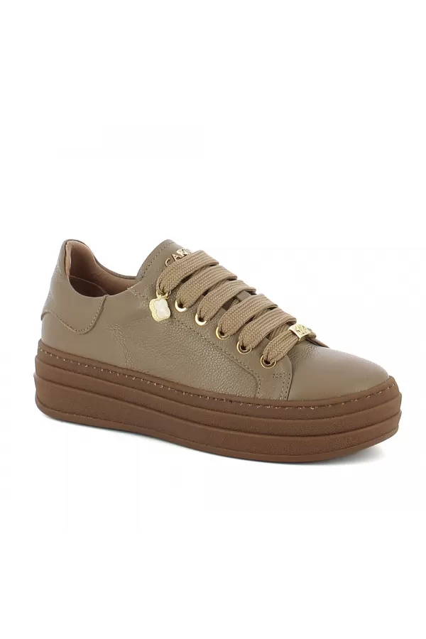 Zobacz Beżowe sneakersy skórzane CARINII--B10467-T92-000-000-G74