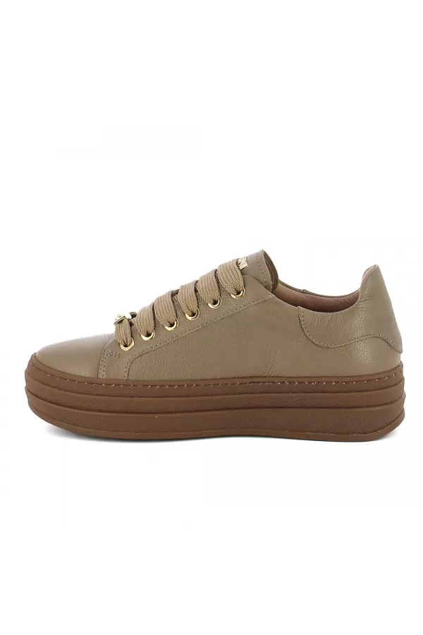 Zobacz Beżowe sneakersy skórzane CARINII--B10467-T92-000-000-G74