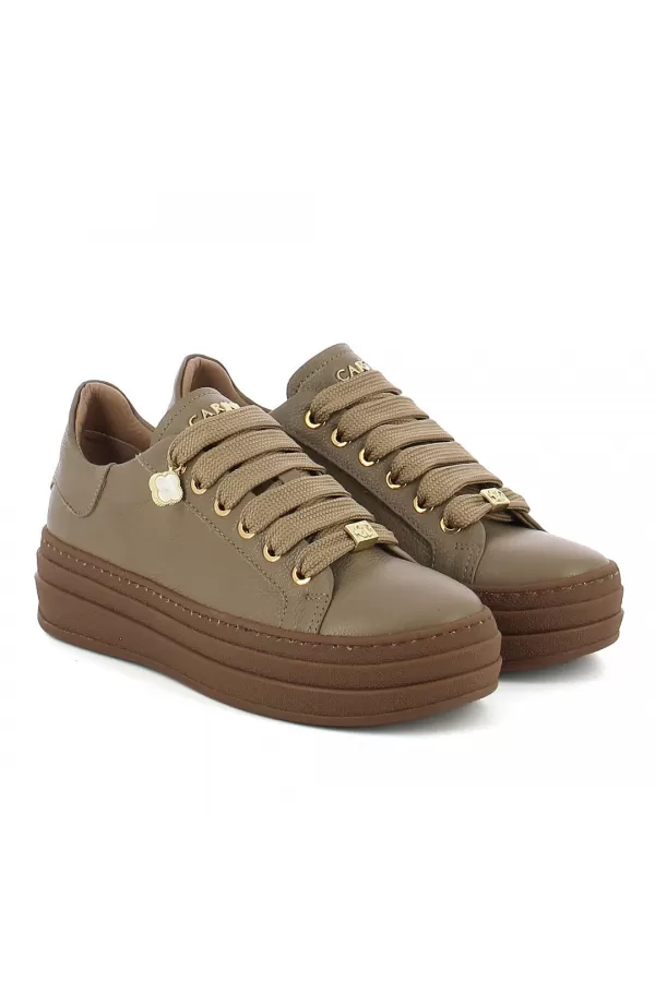 Zobacz Beżowe sneakersy skórzane CARINII--B10467-T92-000-000-G74