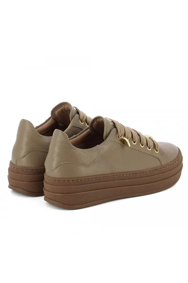 Zobacz Beżowe sneakersy skórzane CARINII--B10467-T92-000-000-G74