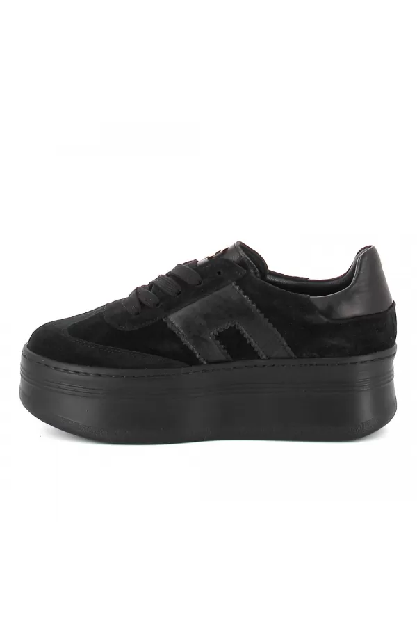 Zobacz Czarne sneakersy zamszowe CARINII--B9992-E50-H20-000-G73