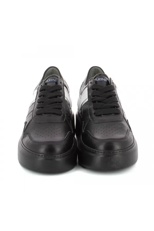Zobacz Czarne sneakersy skórzane CARINII--B9052-E50-I81-000-F69