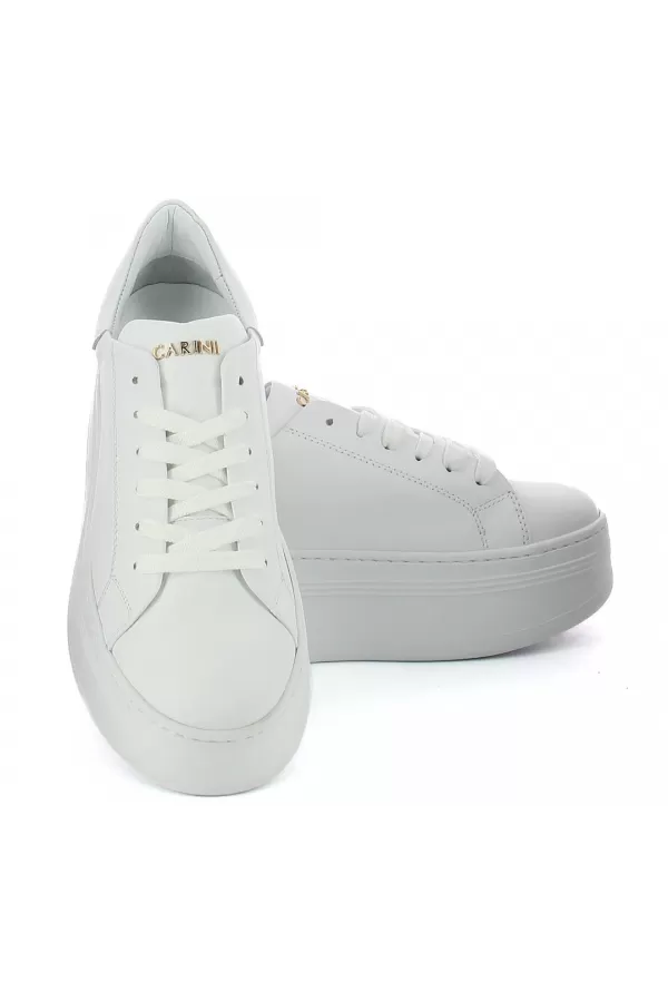 Zobacz Białe sneakersy skórzane z ozdobą CARINII--B10333-L46-000-000-000