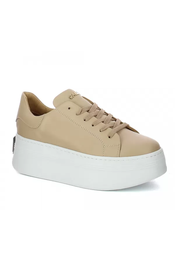 Zobacz Beżowe sneakersy skórzane z ozdobą CARINII--B10333-491-000-000-000