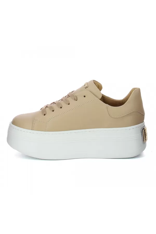 Zobacz Beżowe sneakersy skórzane z ozdobą CARINII--B10333-491-000-000-000