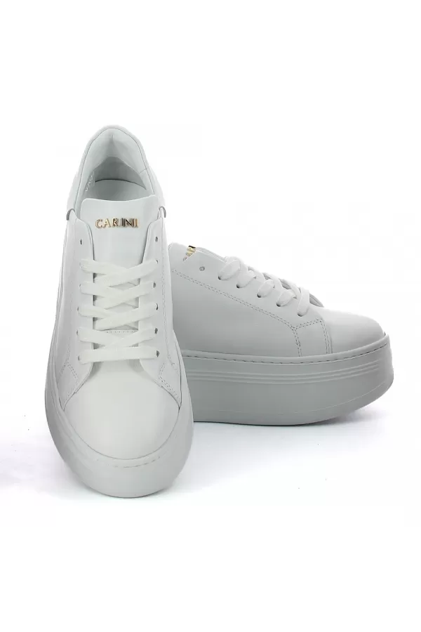 Zobacz Białe sneakersy skórzane  CARINII--B10332-L46-000-000-000