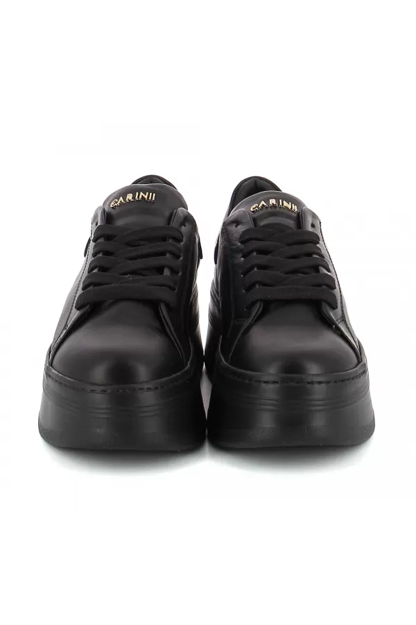 Zobacz Czarne sneakersy skórzane CARINII--B10332-E50-000-000-000