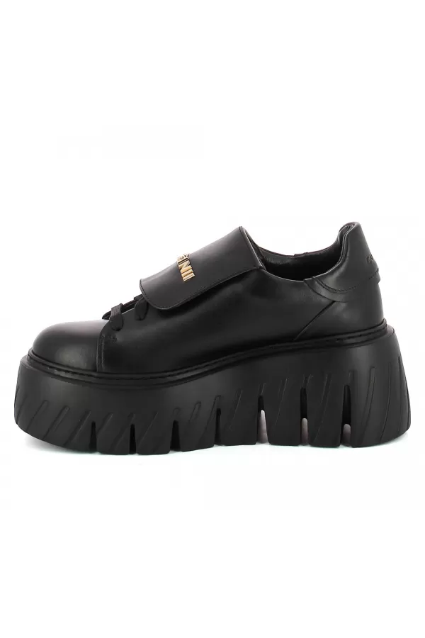 Zobacz Modne czarne sneakersy na platromie CARINII--B10274-E50-000-000-000