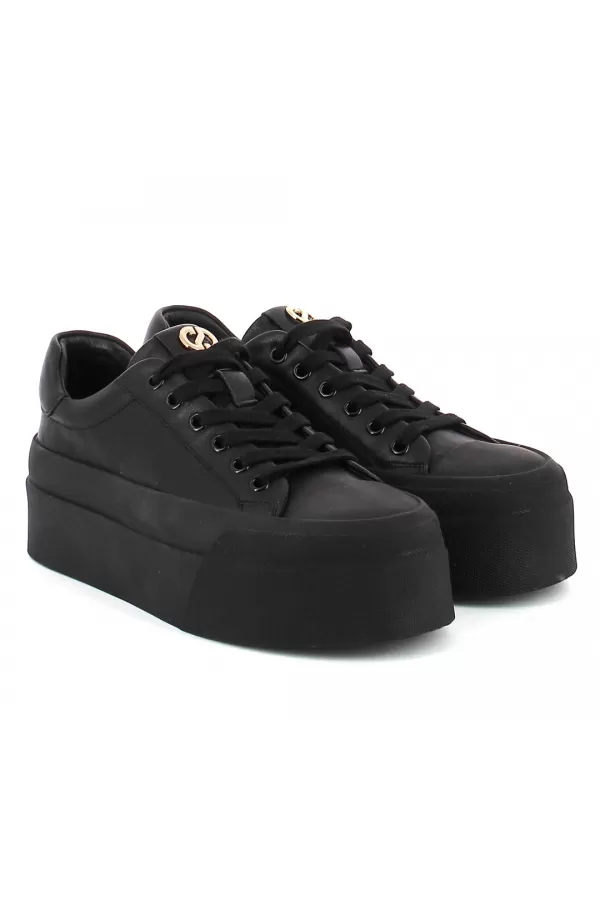 Zobacz Czarne sneakersy z ozdobą CARINII--B10032-353-000-000-000
