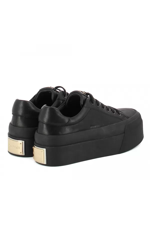 Zobacz Czarne sneakersy z ozdobą CARINII--B10032-353-000-000-000