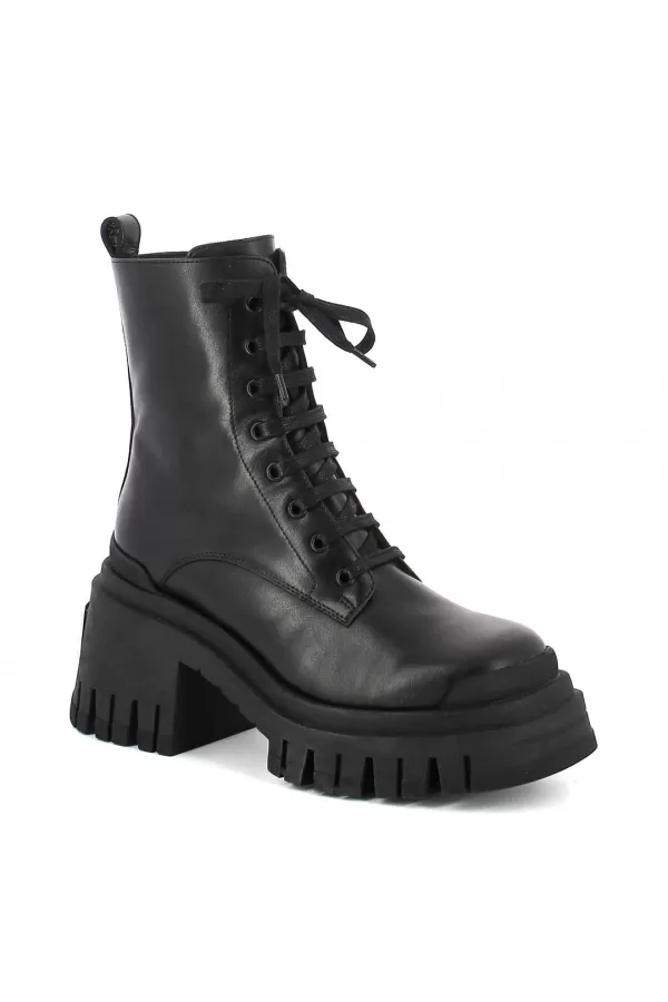 Zobacz Czarne workery na obcasie CARINII--B9778-E50-000-000-F48