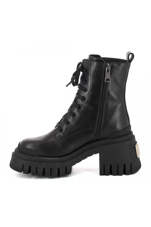 Zobacz Czarne workery na obcasie CARINII--B9778-E50-000-000-F48