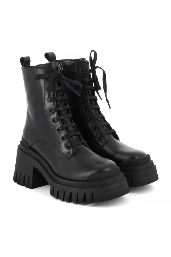 Zobacz Czarne workery na obcasie CARINII--B9778-E50-000-000-F48