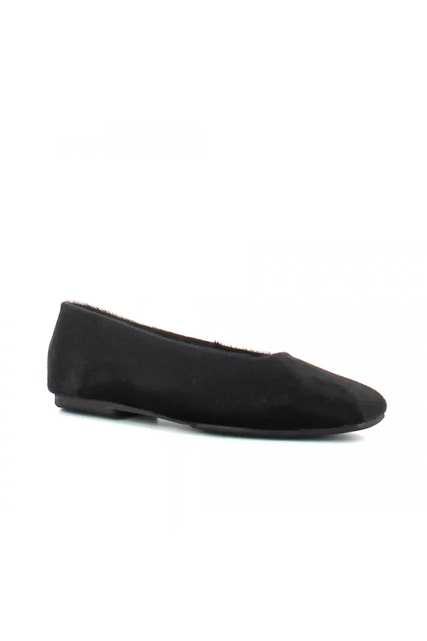 Zobacz Czarne baleriny z naturalnym włosiem CARINII--B10641-T85-000-000-VN1
