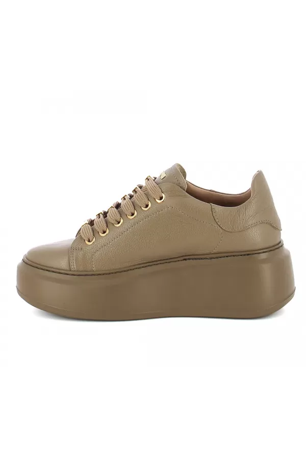 Zobacz Beżowe skórzane sneakersy CARINII--B10468-T92-000-000-F69