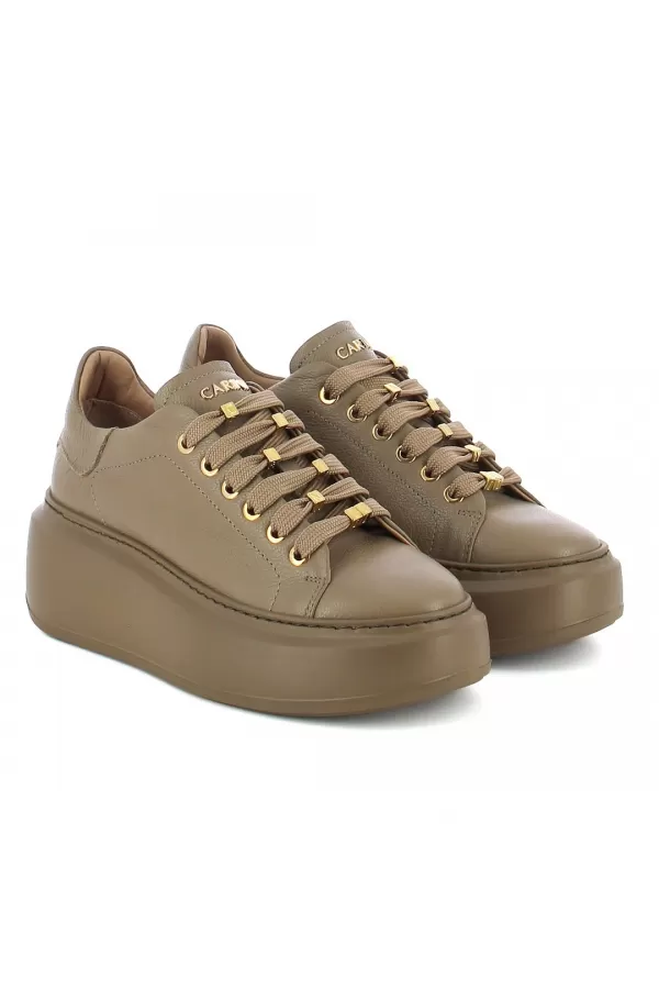 Zobacz Beżowe skórzane sneakersy CARINII--B10468-T92-000-000-F69