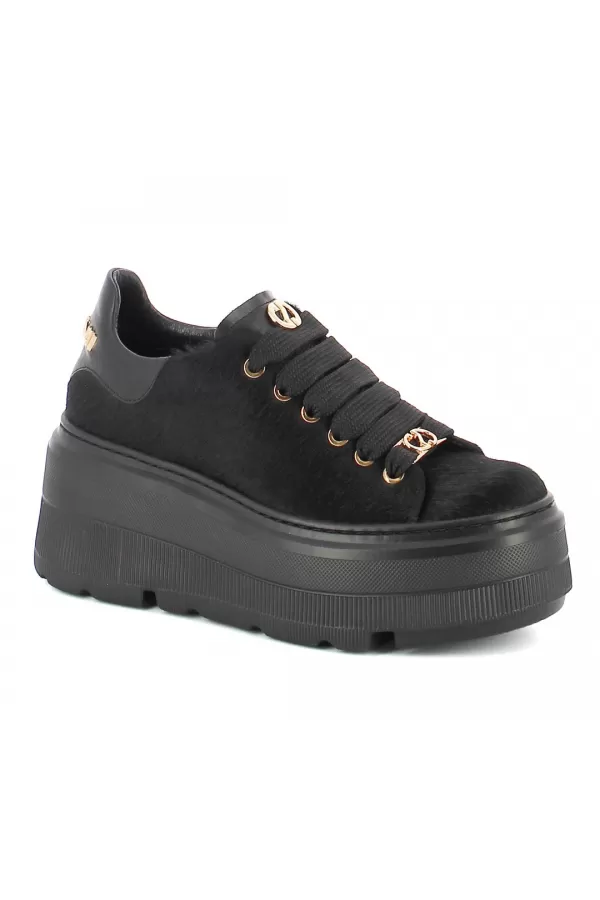 Zobacz Czarne sneakersy z naturalnym włosiem CARINII--B10464-T85-000-000-G36