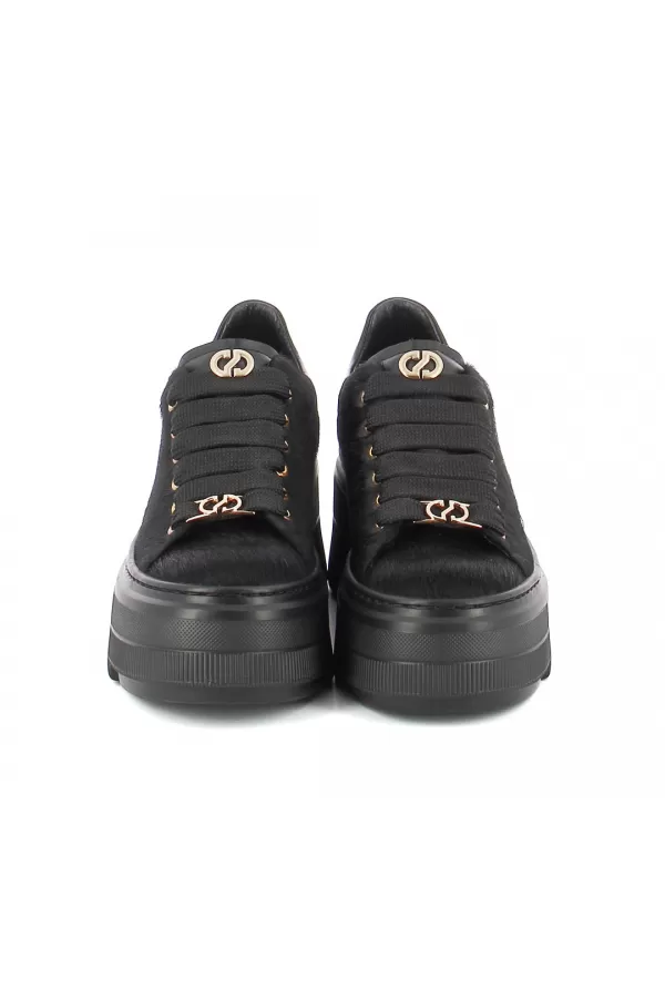 Zobacz Czarne sneakersy z naturalnym włosiem CARINII--B10464-T85-000-000-G36