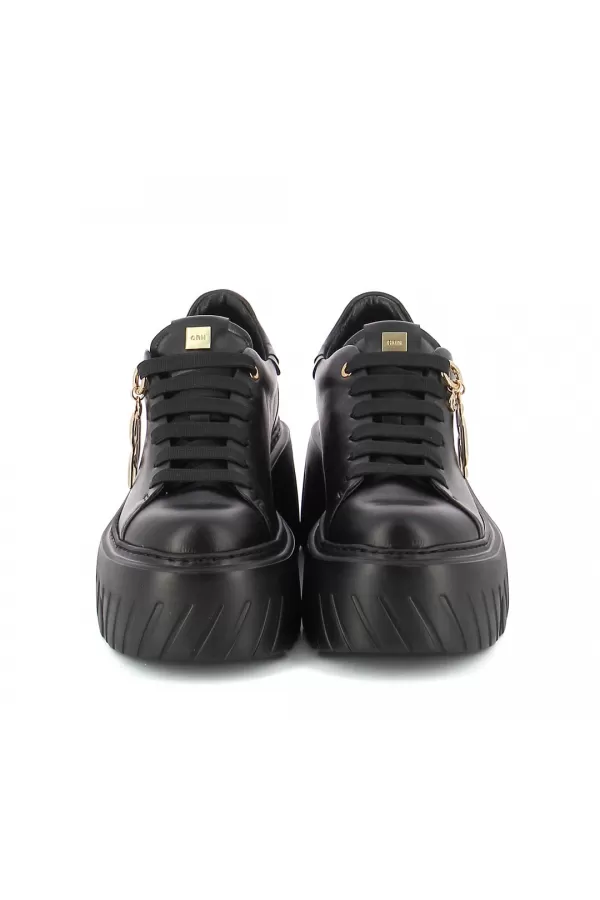 Zobacz Czarne sneakersy na platformie CARINII--B10462-E50-000-000-G75