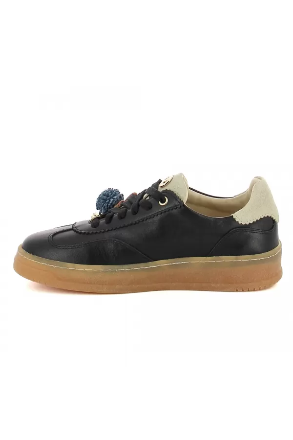 Zobacz Czarne sneakersy skórzane CARINII--B10480-E50-000-000-000