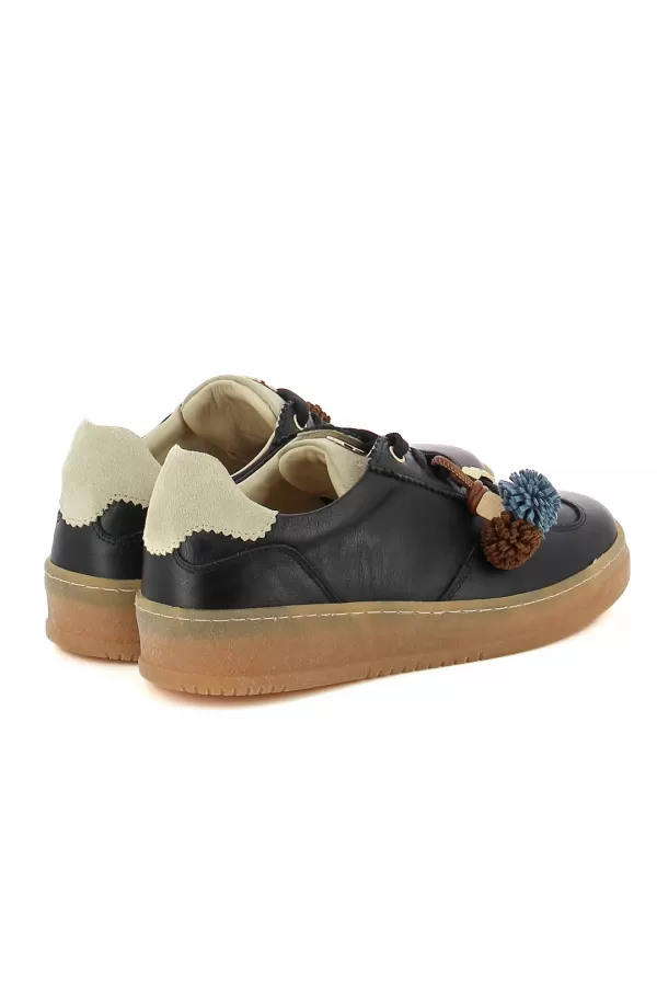 Zobacz Czarne sneakersy skórzane CARINII--B10480-E50-000-000-000