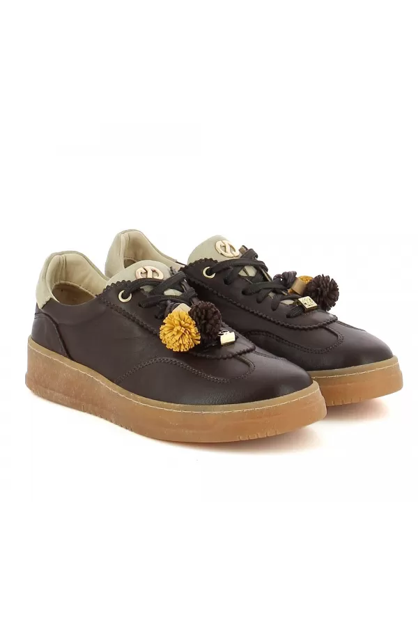 Zobacz Brązowe sneakersy skórzane CARINII--B10480-113-000-000-000