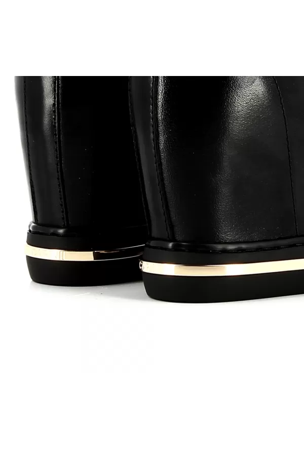 Zobacz Czarne sneakersy na koturnie CARINII--B5476-E50-000-000-B88