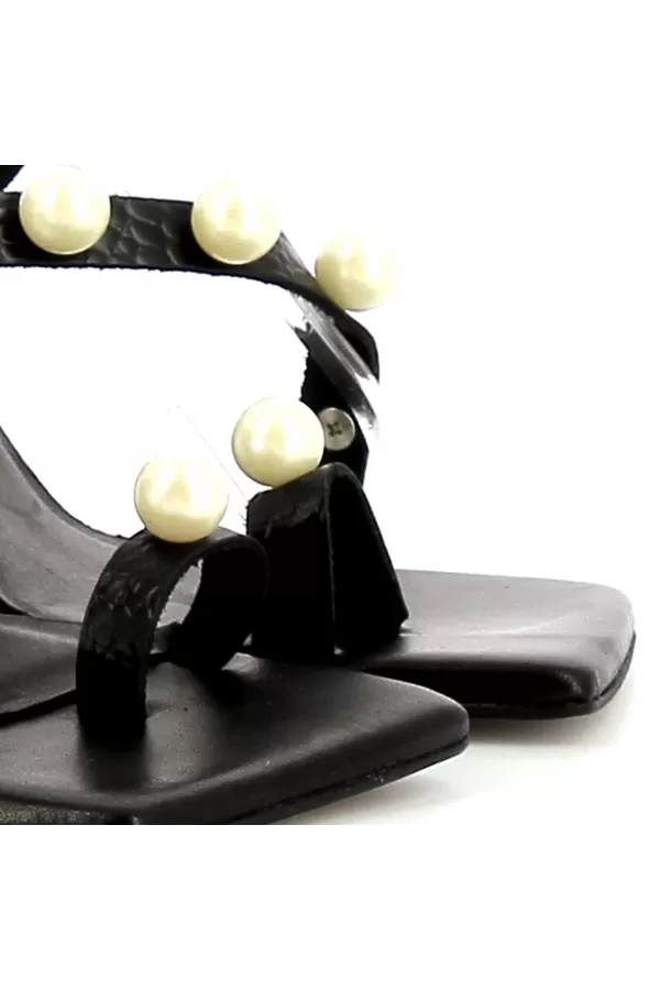 Zobacz Czarne sandały na szpilce CARINII--B5796-P15-000-000-E16