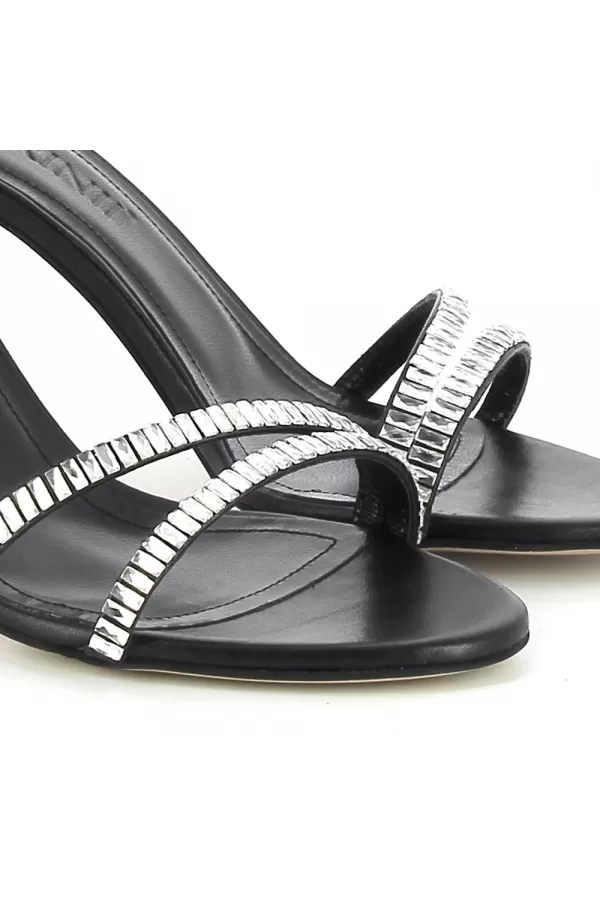 Zobacz Czarne sandały z kryształkami CARINII--B6366-353-000-000-000