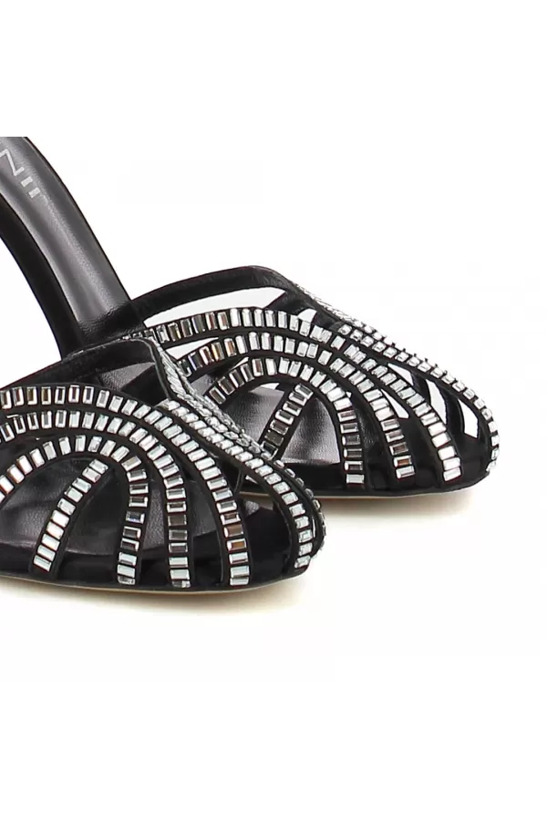 Zobacz Czarne sandały na obcasie w stylu „CAGE” CARINII--B6462-353-000-000-000