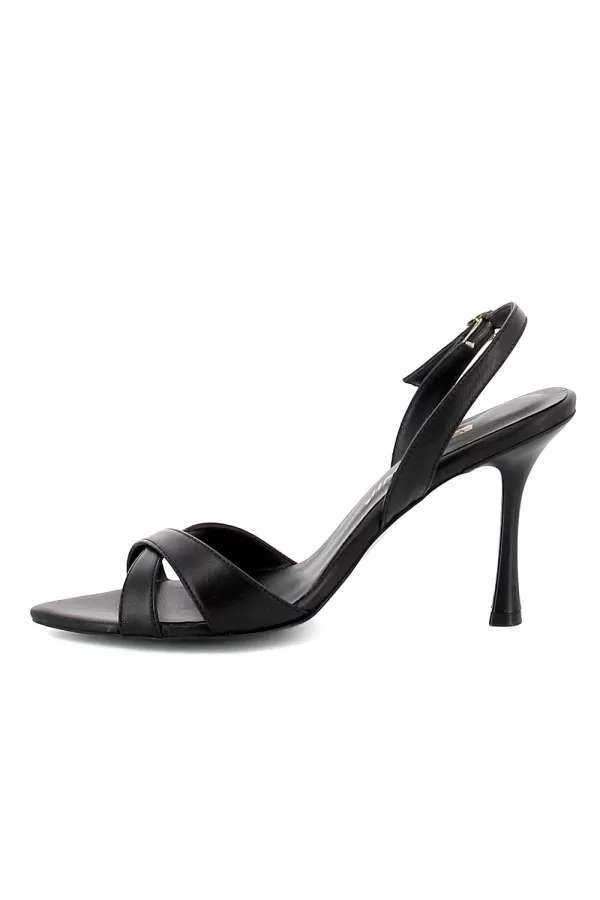 Zobacz Czarne sandały damskie CARINII--B6422-E50-000-000-000