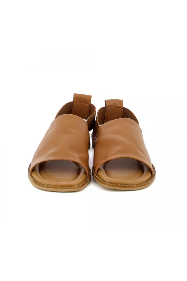 Zobacz Brązowe płaskie sandały CARINII--B6444-558-000-000-000