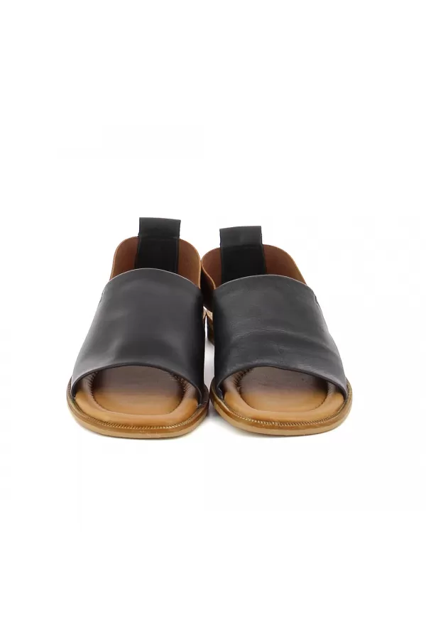 Zobacz Czarne płaskie sandały CARINII--B6444-E50-000-000-000