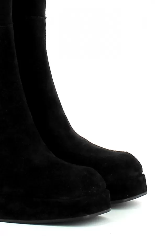 Zobacz Czarne kozaki zamszowe CARINII--B7494-H20-000-000-E61