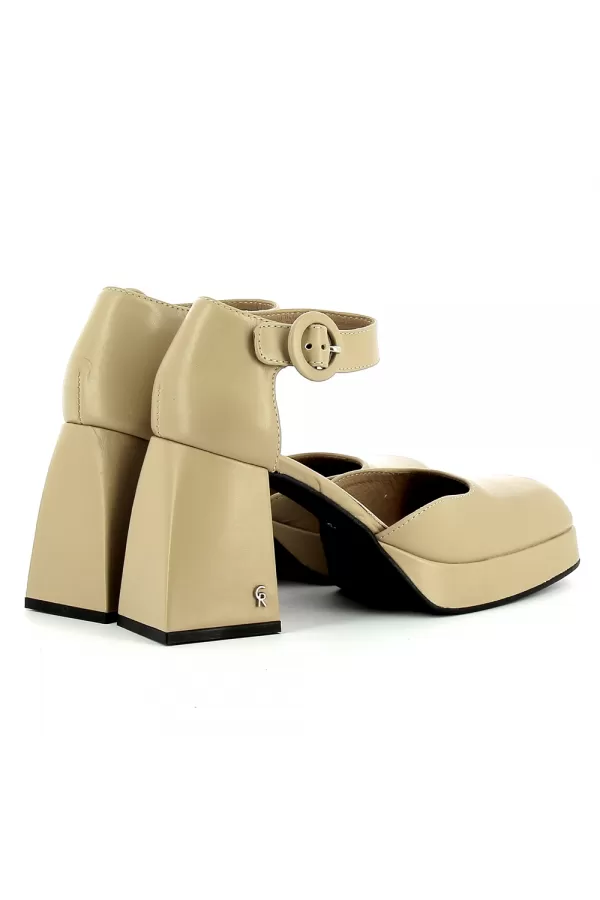 Zobacz  Beżowe damskie sandały CARINII--B7793-R46-000-000-E61