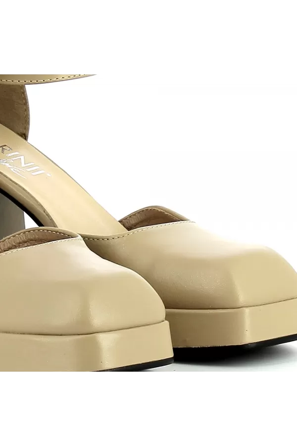 Zobacz  Beżowe damskie sandały CARINII--B7793-R46-000-000-E61