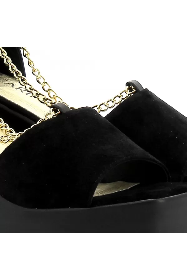 Zobacz Czarne sandały na koturnie CARINII--B7882-H20-E50-000-F09