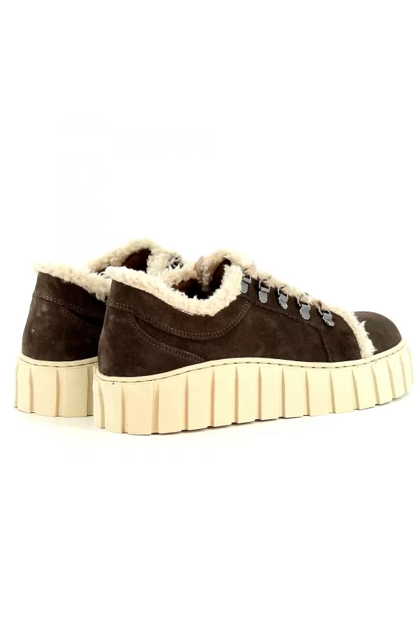 Zobacz Brązowe sneakersy na platformie CARINII--B7984-N91-000-000-E68