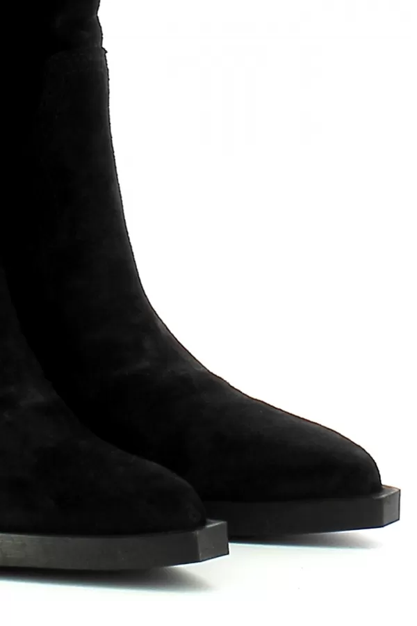 Zobacz Czarne zamszowe kowbojki CARINII--B8085-H20-000-000-000