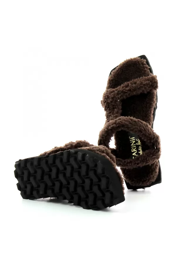 Zobacz Brązowe sandały z futerkiem CARINII--B8127-113-000-000-000
